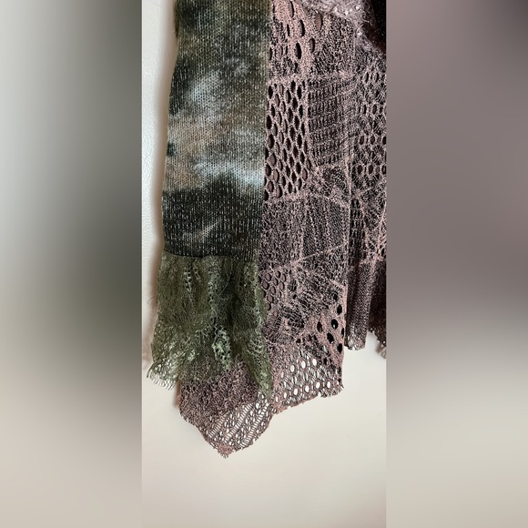 Tapering John Fashion Blouse 🔥 Price Dropped 🔥 - Picture 3 of 9